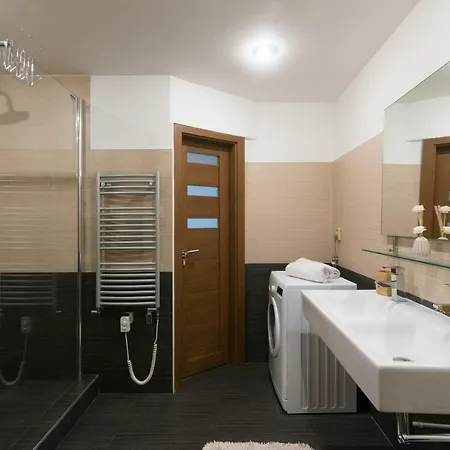 Spacious Near Wenceslas Square Apartamento